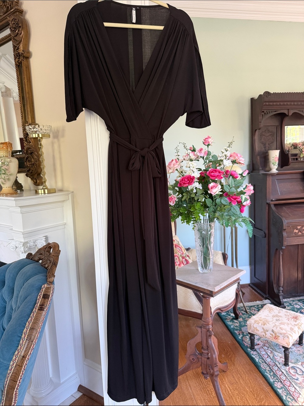 Women's Black V-neck Maxi Dress with Tie Waist, size euro 2 (Large)